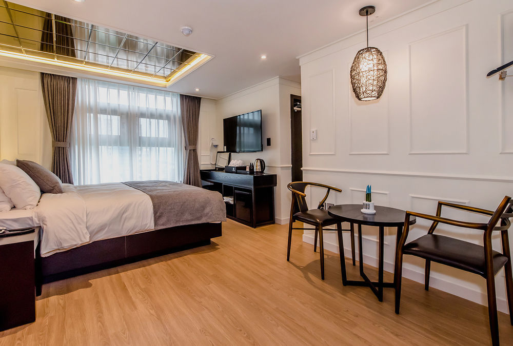 Jeju Hertz Hotel מראה חיצוני תמונה
