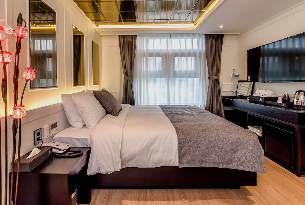 Jeju Hertz Hotel מראה חיצוני תמונה